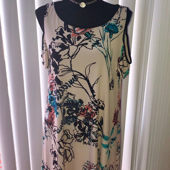 BEIGE BY ECI - M COLD SHOULDER FLORAL DRESS - Picture 2 of 7